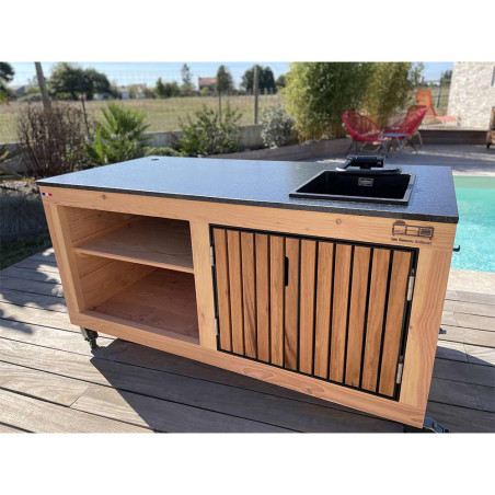 Cuisine Lulu La Nantaise XS Tontons Grilleurs avec évier sur terrasse en bois