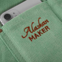 Zoom broderie Tablier en toile vert menthe n°325 Alaskan Maker