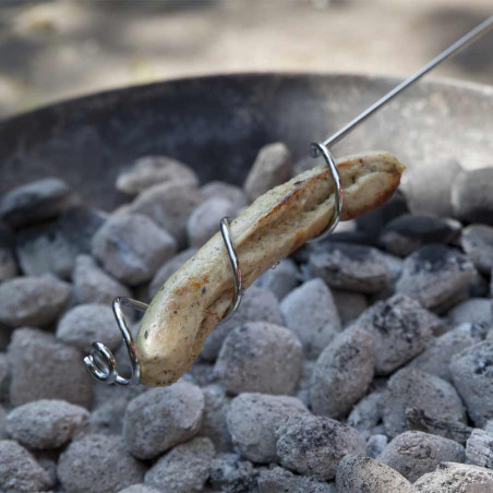 Cuisson d'une saucisse sur le bâton Esschert