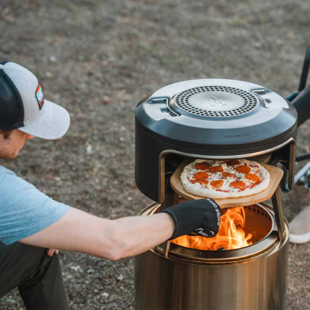 Cuisson d'une pizza dans le four à pizza Pi Fire pour brasero Bonfire Solo Stove