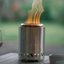 Zoom sur les flammes produites par le brasero en inox Volcano Medium RedFire