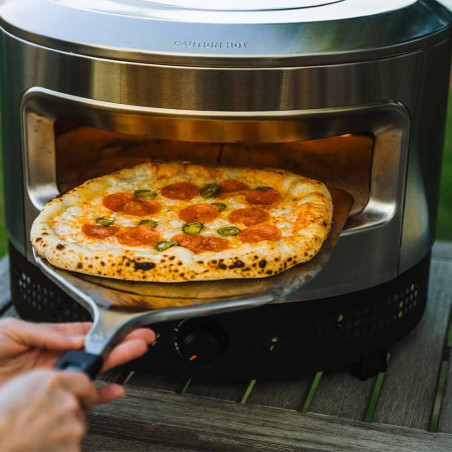 Cuisson d'une pizza dans le four au gaz Pi Prime Solo Stove