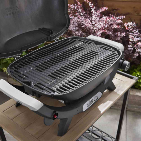 Grilles de cuisson en fonte émaillée sur le barbecue gaz Q 2100 N noir Weber