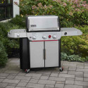 Barbecue gaz Genesis Weber SP-335 sur une terrasse