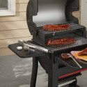 Tablette latérale rabattable installée sur un barbecue pellets Searwood 600 Weber