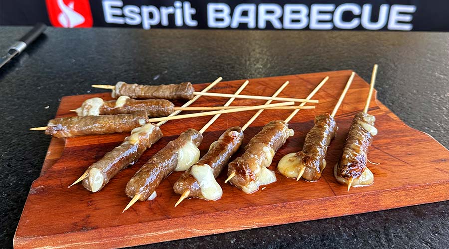 Brochette yakitori de bœuf et fromage à la plancha