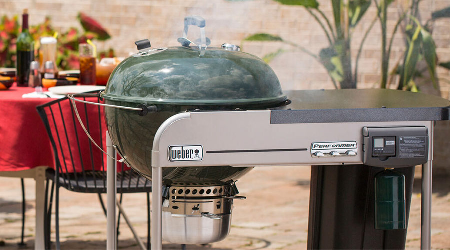 Barbecue charbon Weber Performer Premium 57 cm GBS 🆚Performer Deluxe Gourmet GBS : le match est lancé ! 