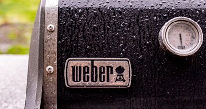 Barbecue Weber sous la pluie