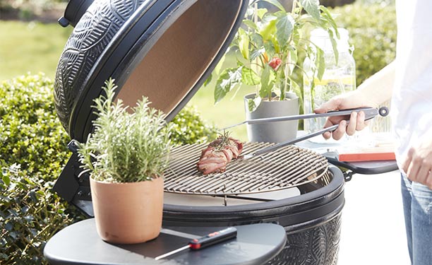 Surface de cuisson du barbecue kamado Kamal XL noir mat Barbecook