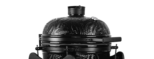 Zoom sur la céramique à base de mullite du barbecue kamado Kamal XL noir brillant Barbecook