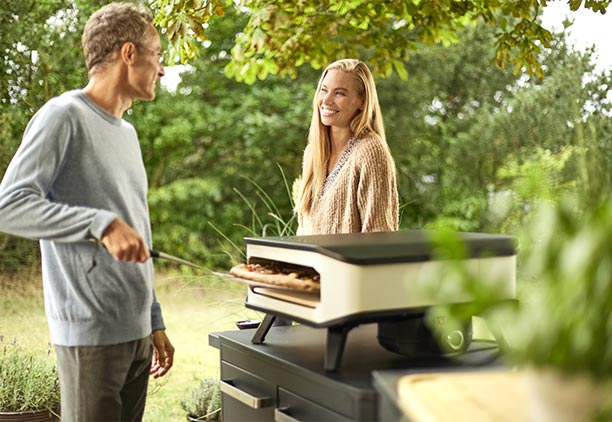 Pizza cuite dans le four à pizza électrique 17