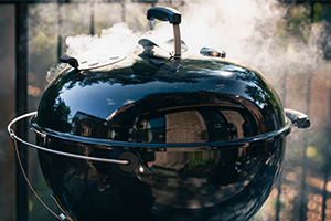 L'Ultime Astuce Pour Nettoyer la Grille de votre Barbecue Facilement.