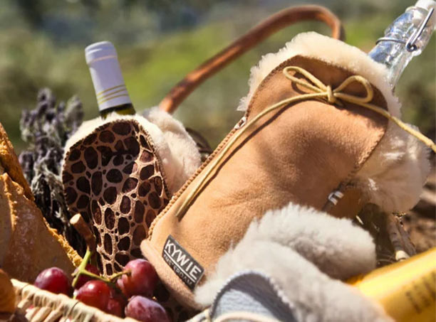 Bouteille dans le refroidisseur pour champagne en suède camel Kywie dans un panier à pique nique