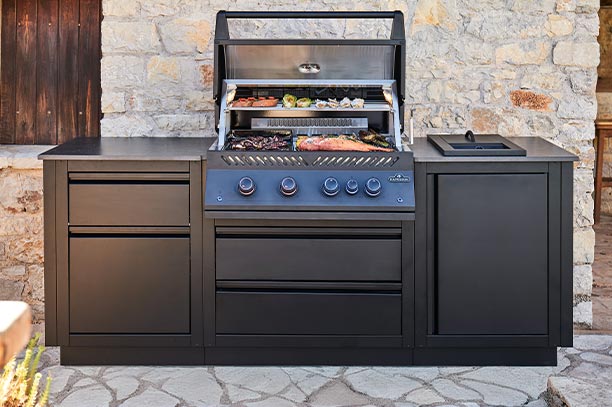 Vue d'ensemble sur la cuisine extérieure Oasis Compact noire