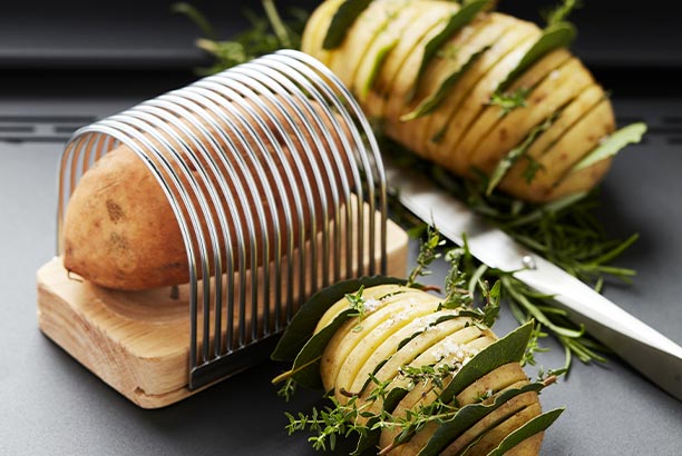 Pomme de terre Hasselback avec le set de découpe Barbecook