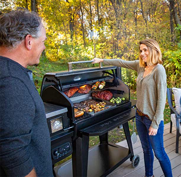 Zone de cuisson du barbecue à pellets Navigator PRO 1600 Pit Boss