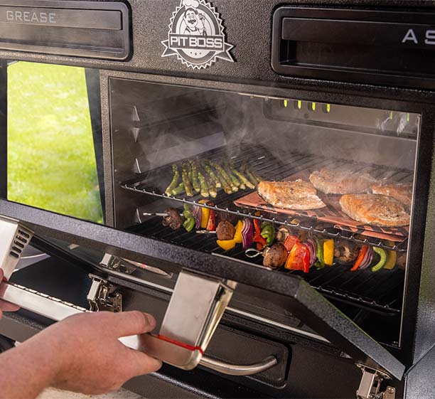 Surface de cuisson du four / fumoir du barbecue Memphis Ultimate 2.0 Pit Boss