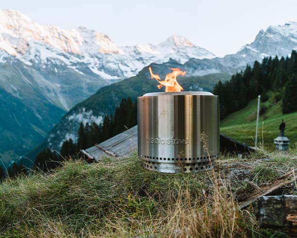 Brasero Bonfire 2.0 Inox Solo Stove sur une montagne