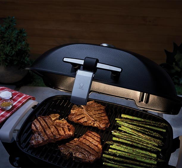 Lampe Grill'n Go installé sur un barbecue gaz Q N Weber