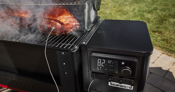 Zoom sur le système de cuisson Weber Connect du barbecue pellets Searwood 600 XL